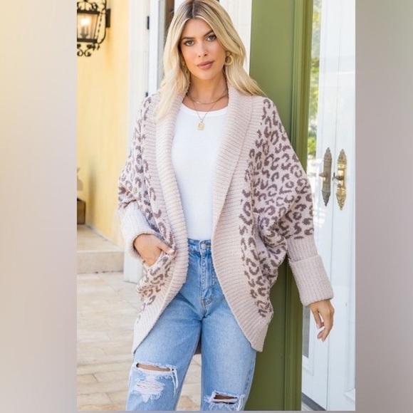 Sweet Lovely by Jen Leopard
Pattern Sweater Cardigan M/L - Picture 1 of 7